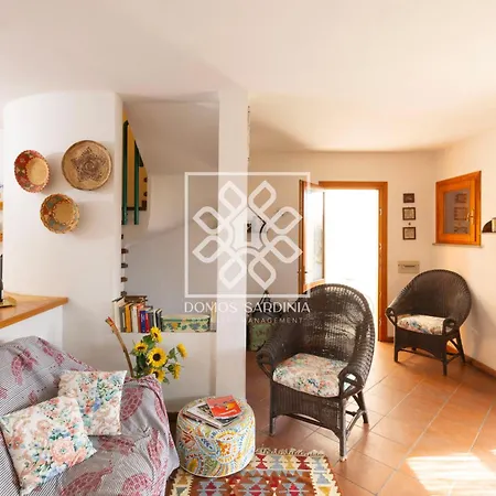 Domo Geniosu Διαμέρισμα Stintino